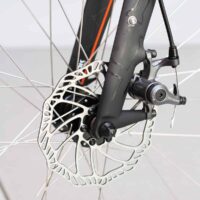 ¿Cuál es el tamaño ideal del rotor en los frenos de disco?