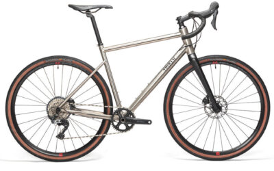 bicicleta de gravel cuadro titanio shimano grx ruedas fulcrum triban grvl 900 ti