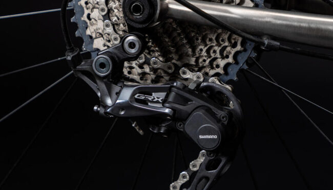 bicicleta de gravel cuadroa titanio shimano grx ruedas fulcrum triban grvl 900 ti