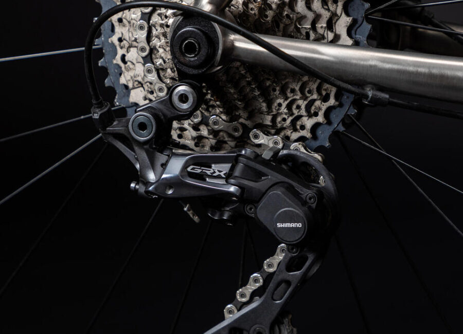 bicicleta de gravel cuadroa titanio shimano grx ruedas fulcrum triban grvl 900 ti