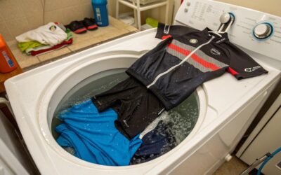 ¿Es bueno lavar la ropa de ciclismo en la lavadora?