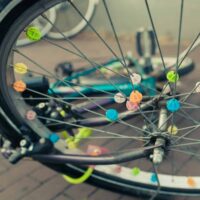Problema la rueda de mi bicicleta se mueve lateralmente