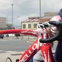 Los trabajos detrás de escena del equipo mecánico en el Tour de Francia
