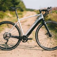 Cairn E-Adventure 1.0 bicicleta de gravel características