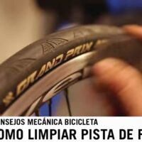 Como limpiar la pista de frenado de una  bicicleta de carretera (vídeo)