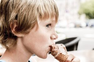 modera el consumo de alimentos industrializados que perjudican tu salud