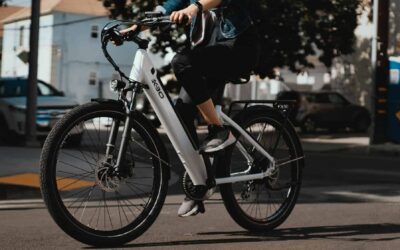 accesorios y gadgets para desplazarte en bici por ciudad de forma segura scaled