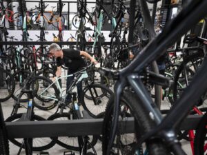 encuentra la mejor seleccion de bicicletas en medina bicis expertos en ciclismo