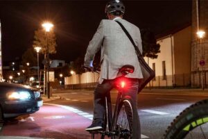 sigma sport blaze flash el faro de bicicleta led con funcion de luz de freno ideal