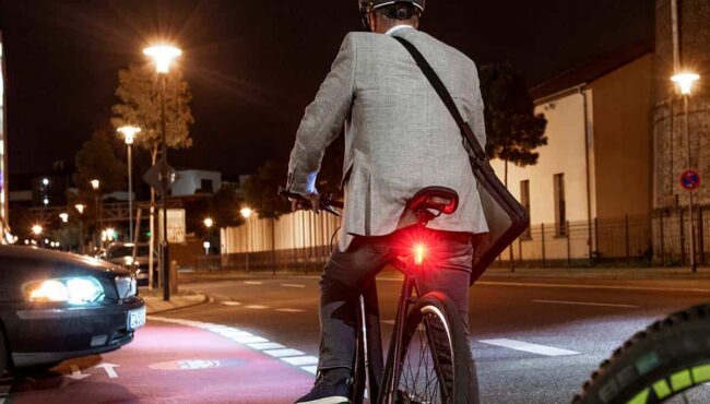 sigma sport blaze flash el faro de bicicleta led con funcion de luz de freno ideal
