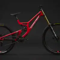 ¡Descubre la evolución épica de la Santa Cruz V10 en su nueva versión 2024!