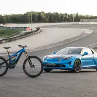 Descubre la e-MTB Lapierre GLP III Alpine Edition, inspirada en el superdeportivo Alpine A110 R