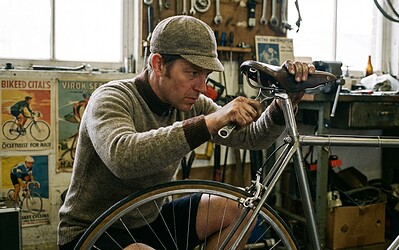 Prevén el dolor lumbar con estos consejos para evitar el retroceso del sillín