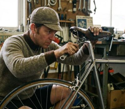 Prevén el dolor lumbar con estos consejos para evitar el retroceso del sillín