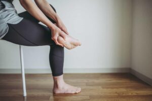 descubre las 3 causas de dolor del tendon de aquiles relacionadas con el ciclismo scaled