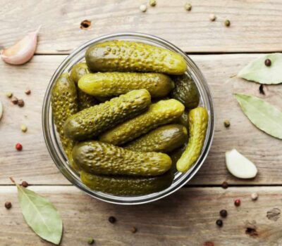 jugo de pepinillos aliado contra los calambres musculares