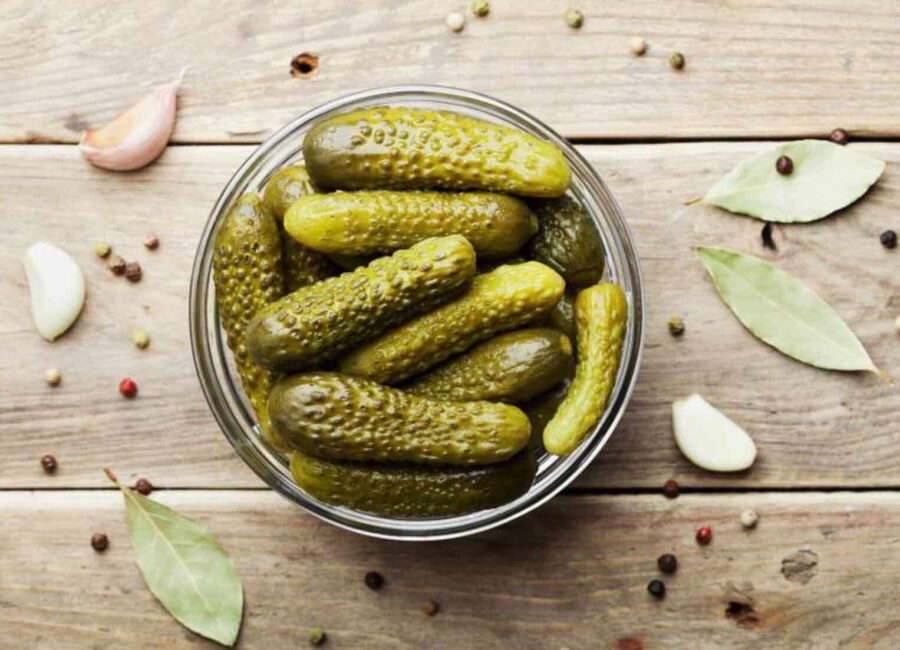 jugo de pepinillos aliado contra los calambres musculares