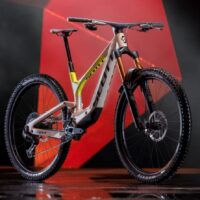 Descubre la renovada SCOTT Ransom 2024: conquista montañas con estilo