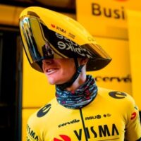 El Visma-Lease a Bike con nuevo casco Giro en Tirreno-Adriático