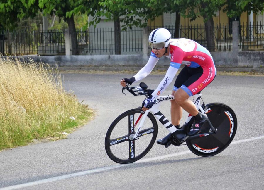 cyclist 2129021 1920