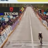 Lo mejor del Tour de Flandes 2024 en vídeo: 7 minutos de emoción