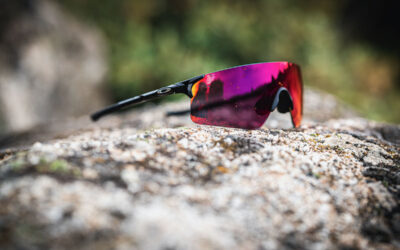 oakley presenta sus ligeras gafas ev zero ideales para montar en bicicleta
