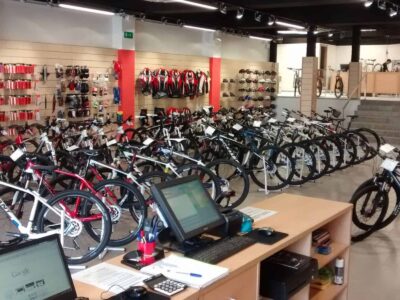 biking point estrena nueva tienda scaled