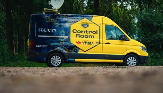 control room del visma lease a bike tecnologia para vingegaard en el tour de francia