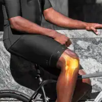 Dolor de rodilla al montar en bicicleta: causas y cómo prevenirlo