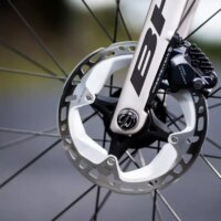 Cómo solucionar el molesto ruido de los frenos de disco