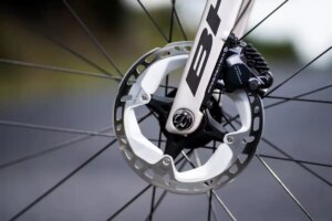 shimano se perfila como el dominante en el mercado de los frenos de disco para carretea