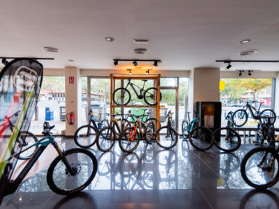 tiendas de ciclismo en valencia descubre las mejores opciones para tus necesidades ciclistas