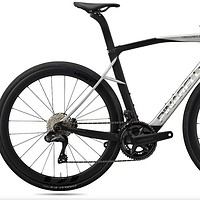 Pinarello renueva su paleta de colores para 2025: Serie X, Crossista F y Nytro E se visten de gala