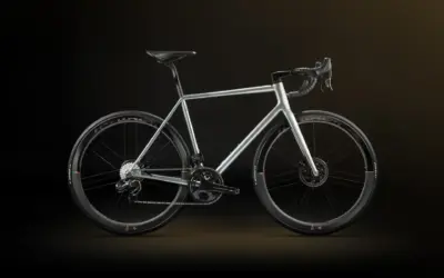 ColnagoSTEELNOVO lateralefondonero baglioreoro 1 scaled