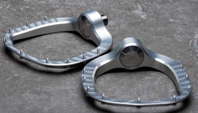 OutlierMTBPendulumRawSilverPedals DroppedPedal