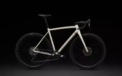 ROAD 8239 Crux DSW 3 Up Article Component 01