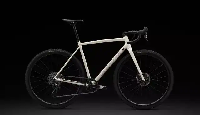 ROAD 8239 Crux DSW 3 Up Article Component 01