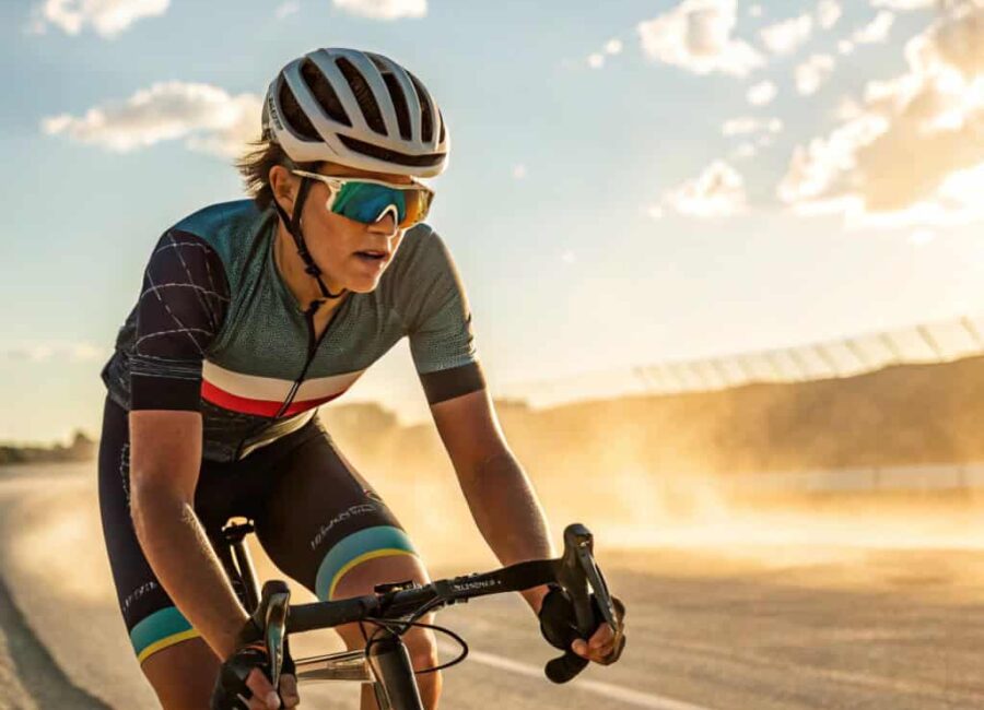 ciclista entrenando con mucho calor