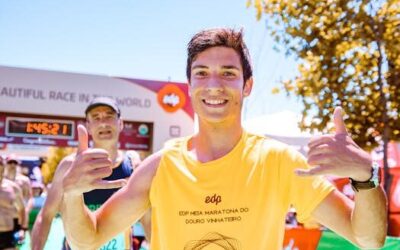sobre la bici en un triatlon