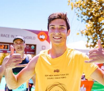 sobre la bici en un triatlon