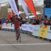 Olvídate de acumular kilómetros: Cómo entrenar en bici en invierno según el entrenador del EF Education-EasyPost