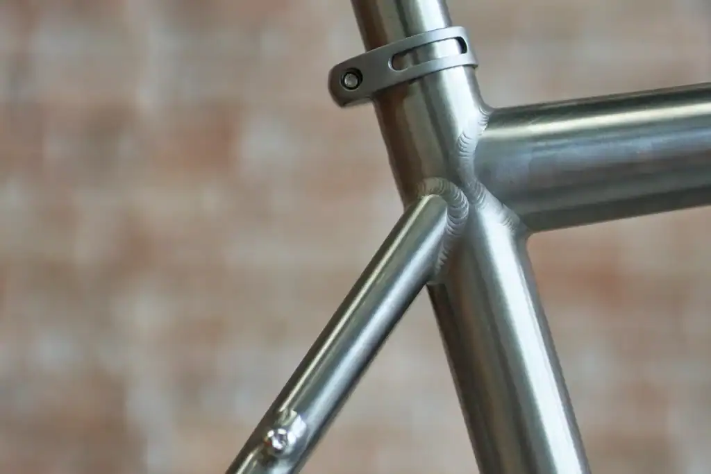 Gloria All Road presenta un nuevo cuadro de titanio