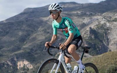 Maillot del Equipo Kern Pharma 2025