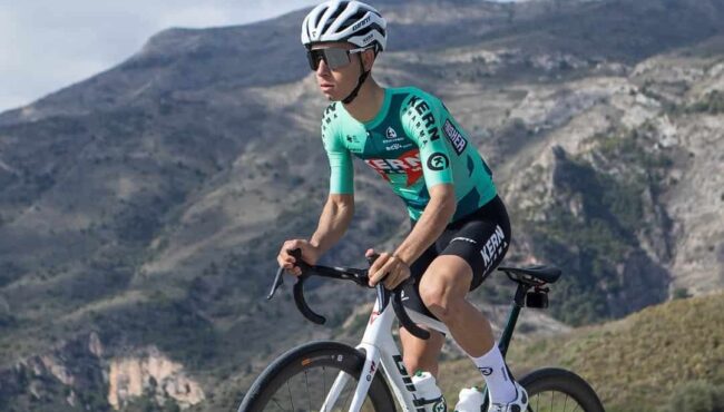 Maillot del Equipo Kern Pharma 2025