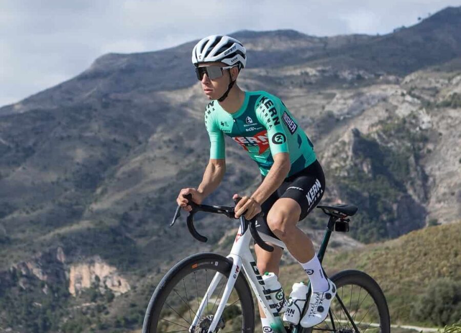 Maillot del Equipo Kern Pharma 2025