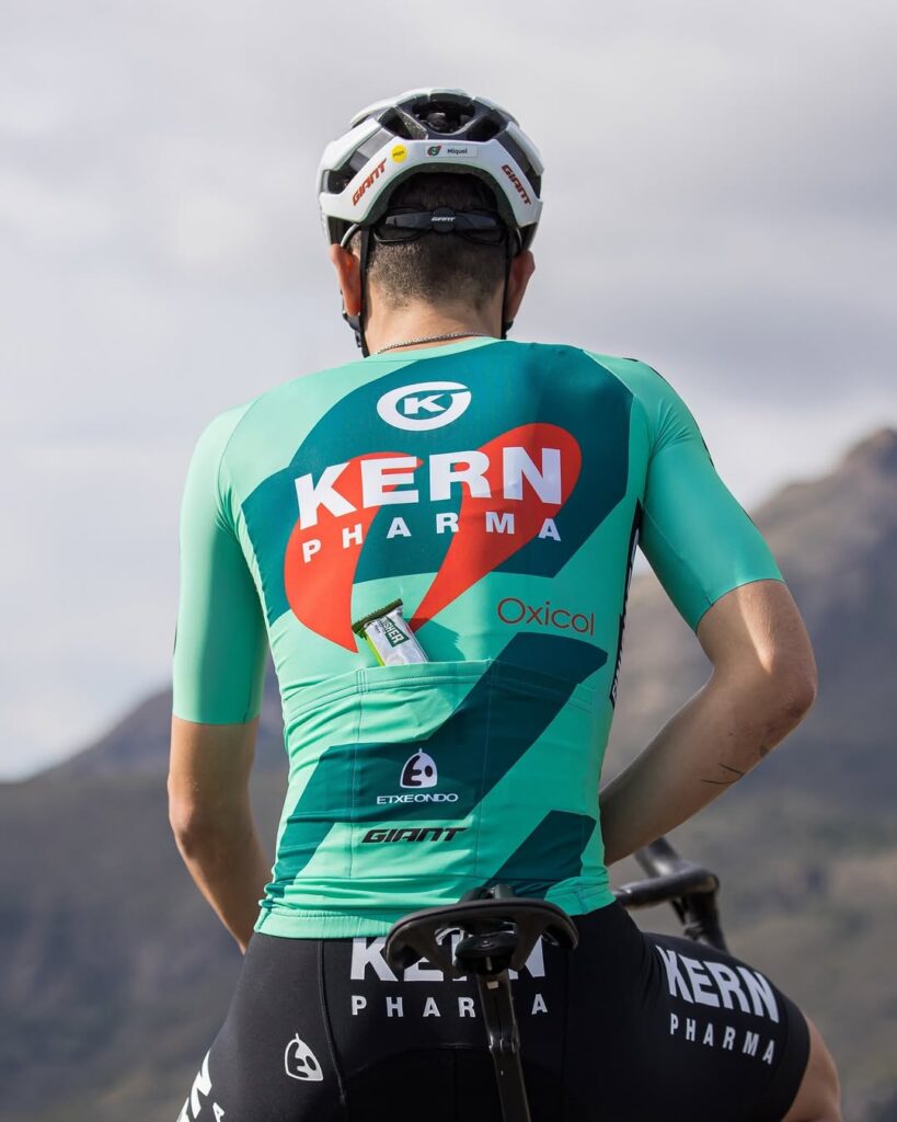 Maillot del Equipo Kern Pharma 2025