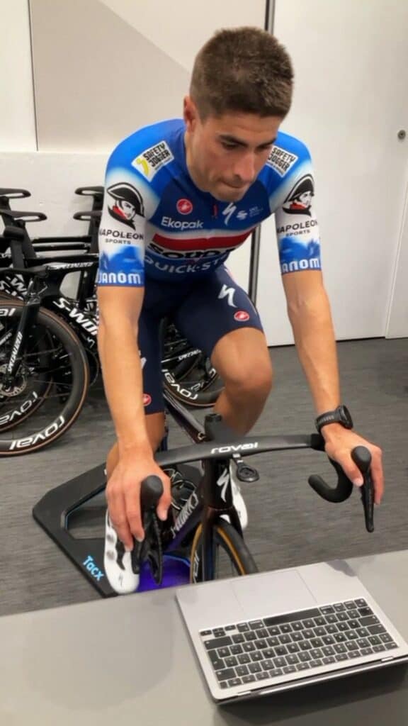 Mikel Landa compartirá entrenamiento virtual