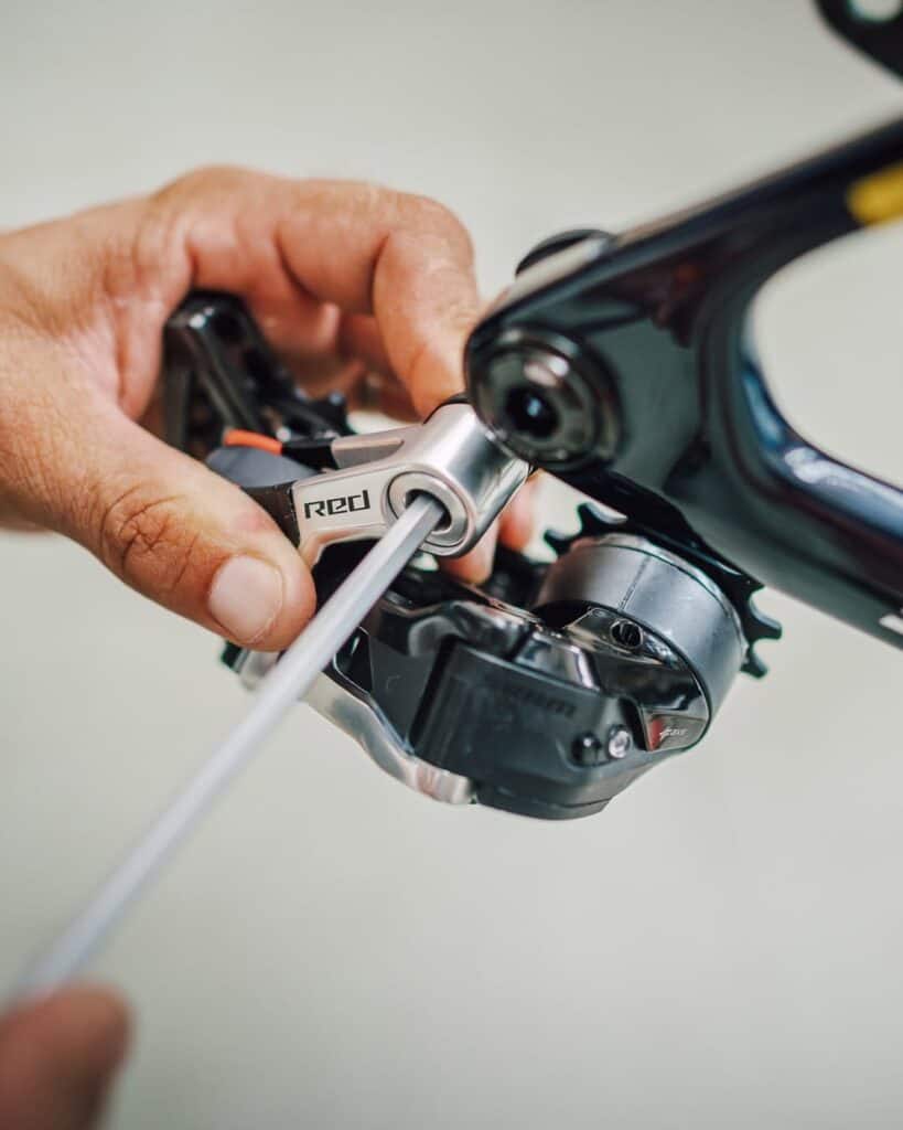 Shimano Dura-Ace Di2 vs SRAM Red AXS