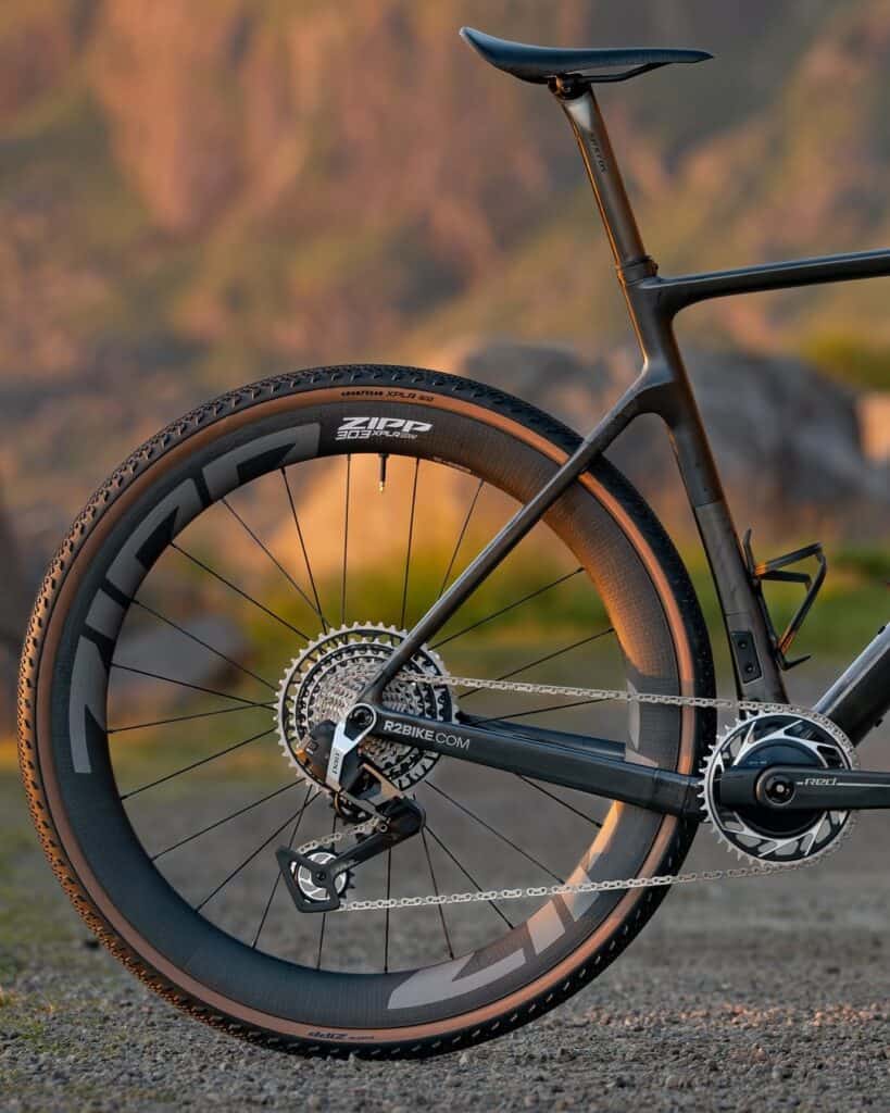 Shimano Dura-Ace Di2 vs SRAM Red AXS