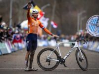 Van der Poel vuelve a las andadas